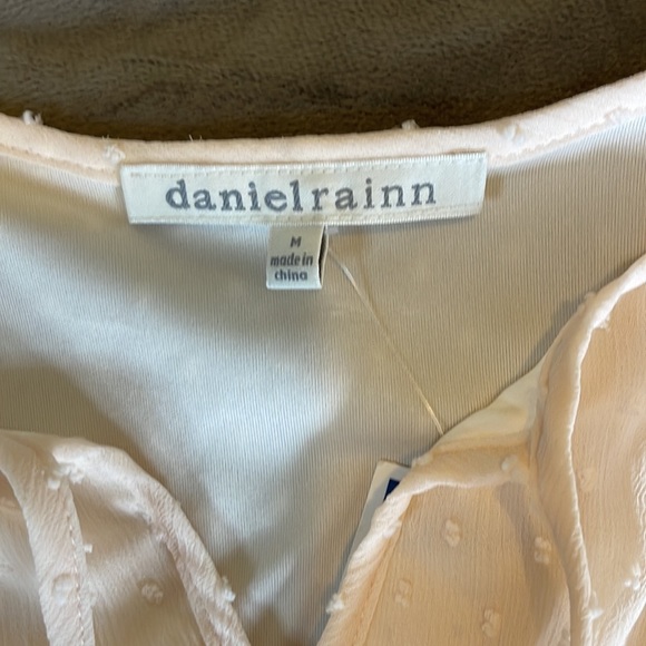 Lightweight Cream colored Dress. - Picture 2 of 5